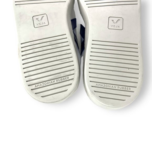 Authentic NEW Big Kids V-10 Low-Top Sneaker by Veja - Picture 16 of 16